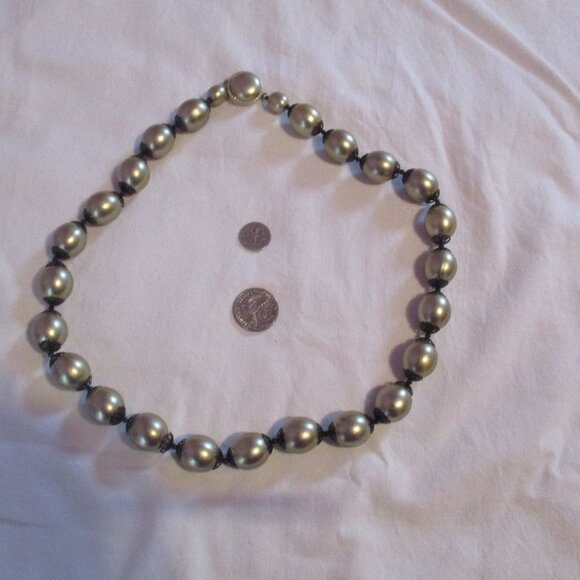 HONG KONG Womens Sage Green Faux Pearl Necklace Choker Signed 20" - Picture 5 of 5